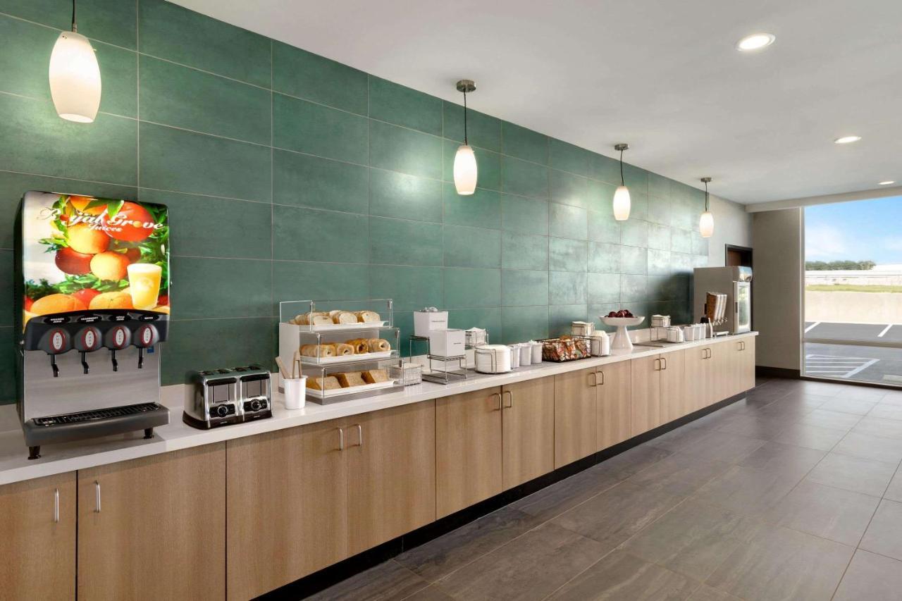 La Quinta Inn & Suites By Wyndham San Antonio Seaworld Lafb Kültér fotó
